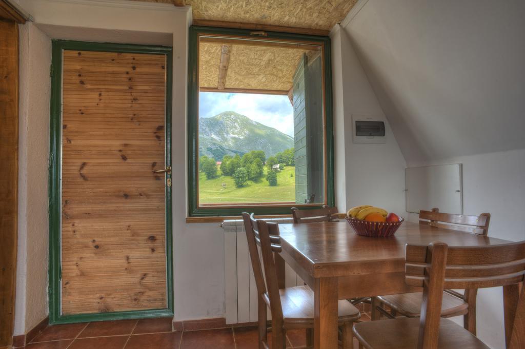Apartmani I Restoran Sljeme Zabljak  Bagian luar foto